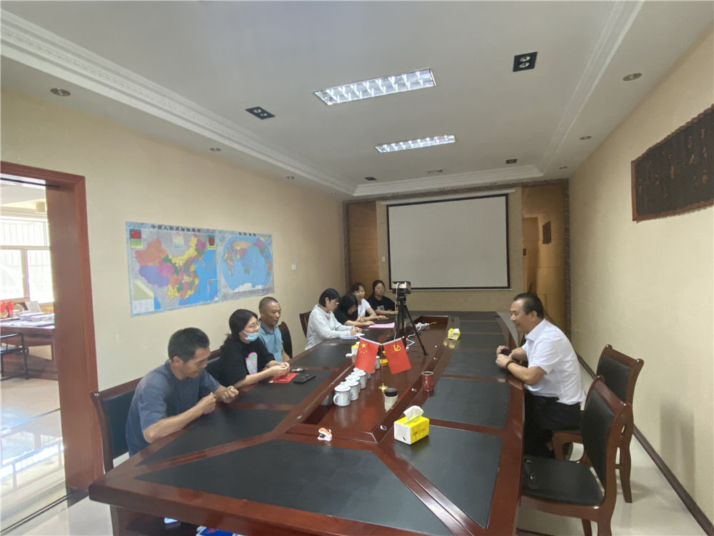 “關(guān)愛員工，情系學(xué)子”易順公司董事長為員工子女發(fā)放助學(xué)金